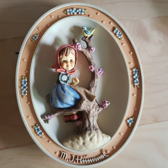 Other - Beautiful Goebel tree girl plaque